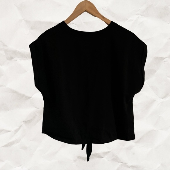 GAP Women’s Black Pleated Sleeves Crewneck Tied Cropped Top Medium - Picture 2 of 3
